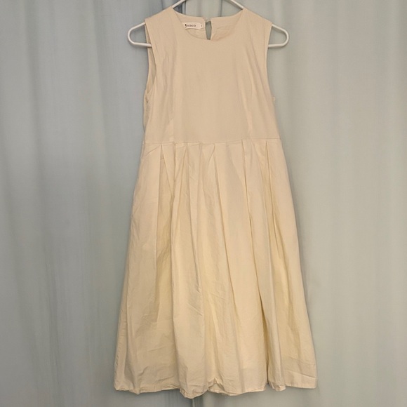 Dresses & Skirts - Cream Sleeveless Pleated Midi Dress, size 2‎